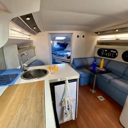 Superbe Bateau A Botel *