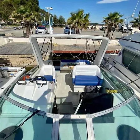 Superbe Bateau A *